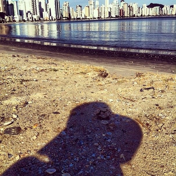 [Trovoada na areia da praia]